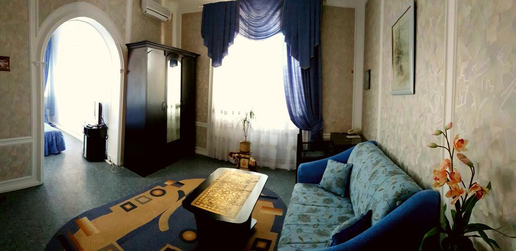 Versal Hotel Kherson Exterior foto