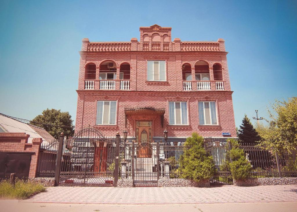 Versal Hotel Kherson Exterior foto